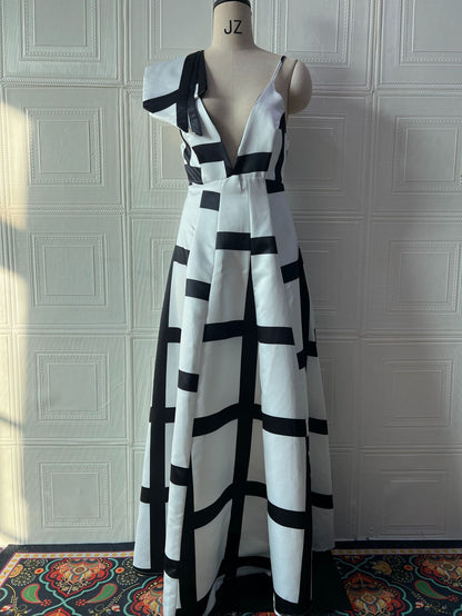 Printed, Figure-hugging Sexy Dress With An Elegant Sophisticated Vibe