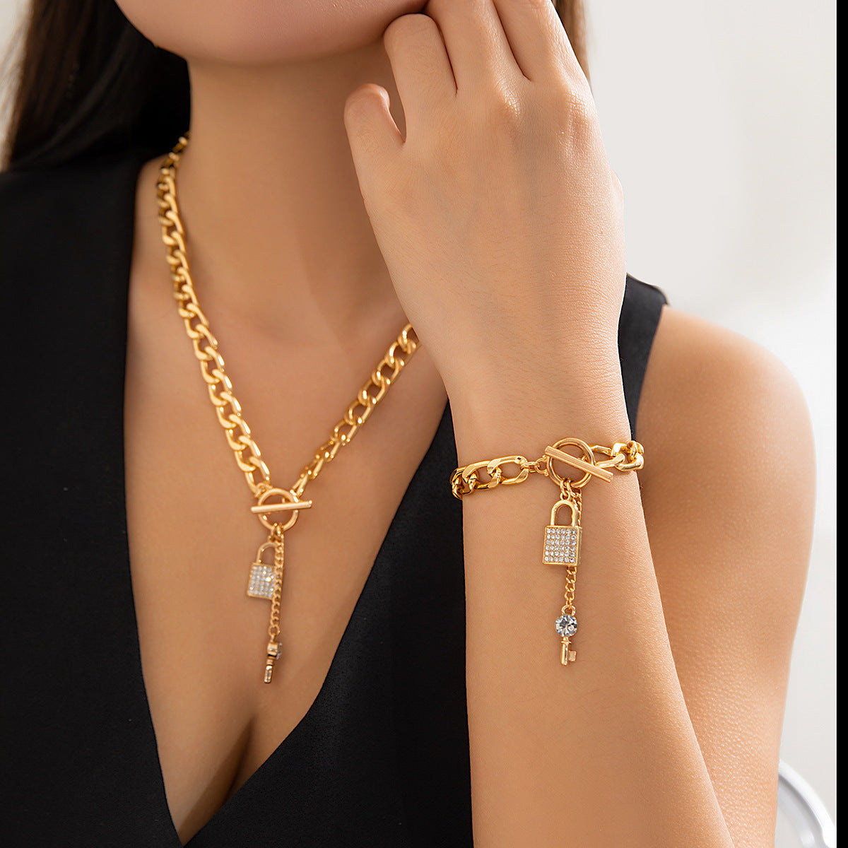 Womens Metal Heart Necklace And Bracelet Set