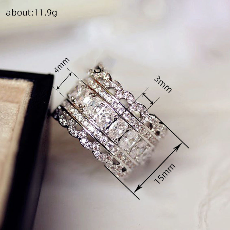 Fashionable Hollowed-Out Lace Ring With A Luxurious High-End Embellishment